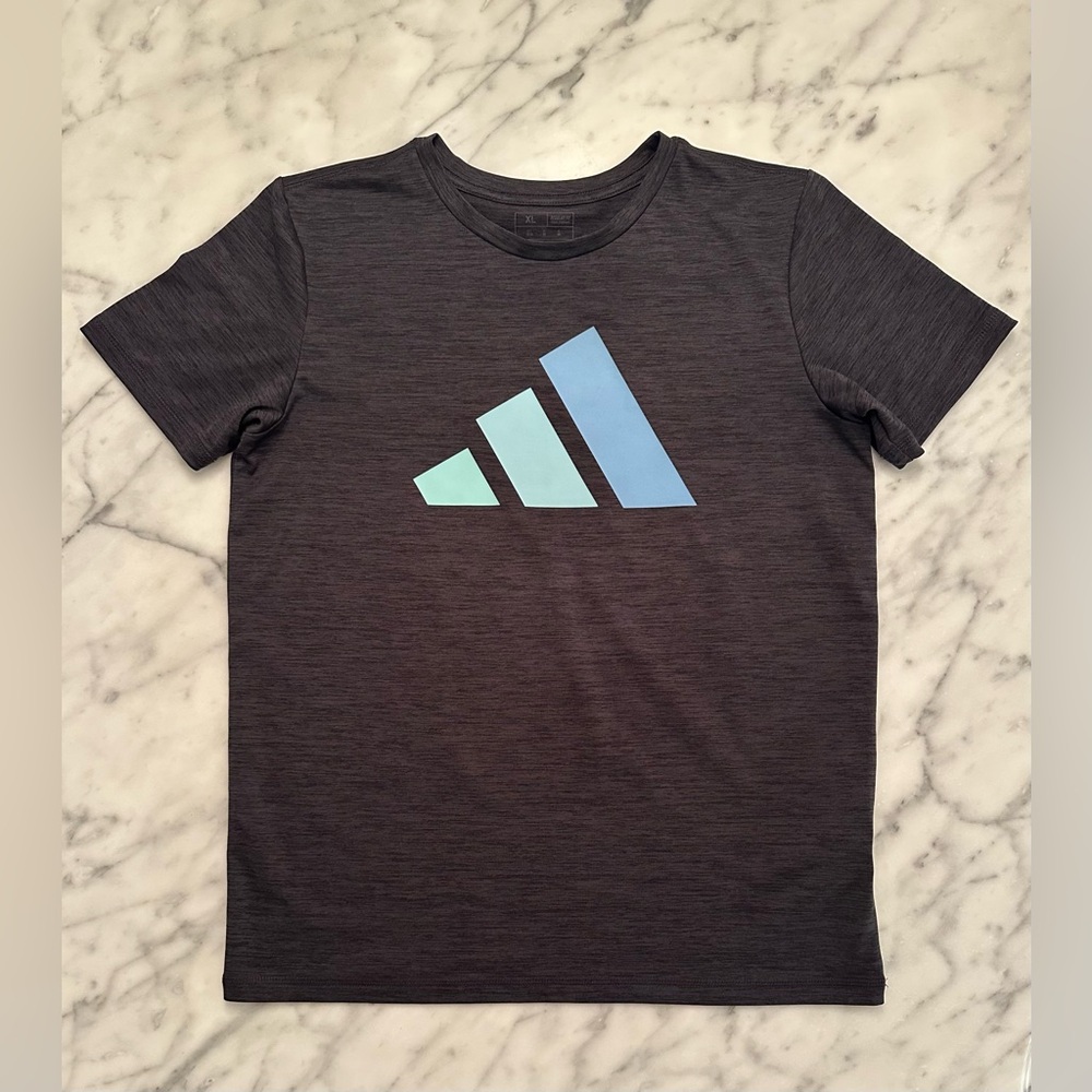 Adidas Aeroready Dri-fit short sleeve shirt - Size Youth XL Regular Fit (18-20)